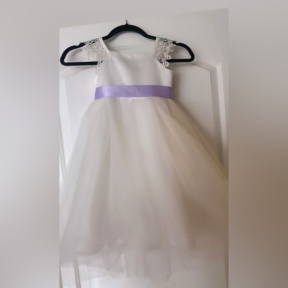 White Flower Girl Dress With Purple Satin Sash tag says size 24g - Picture 7 of 7
